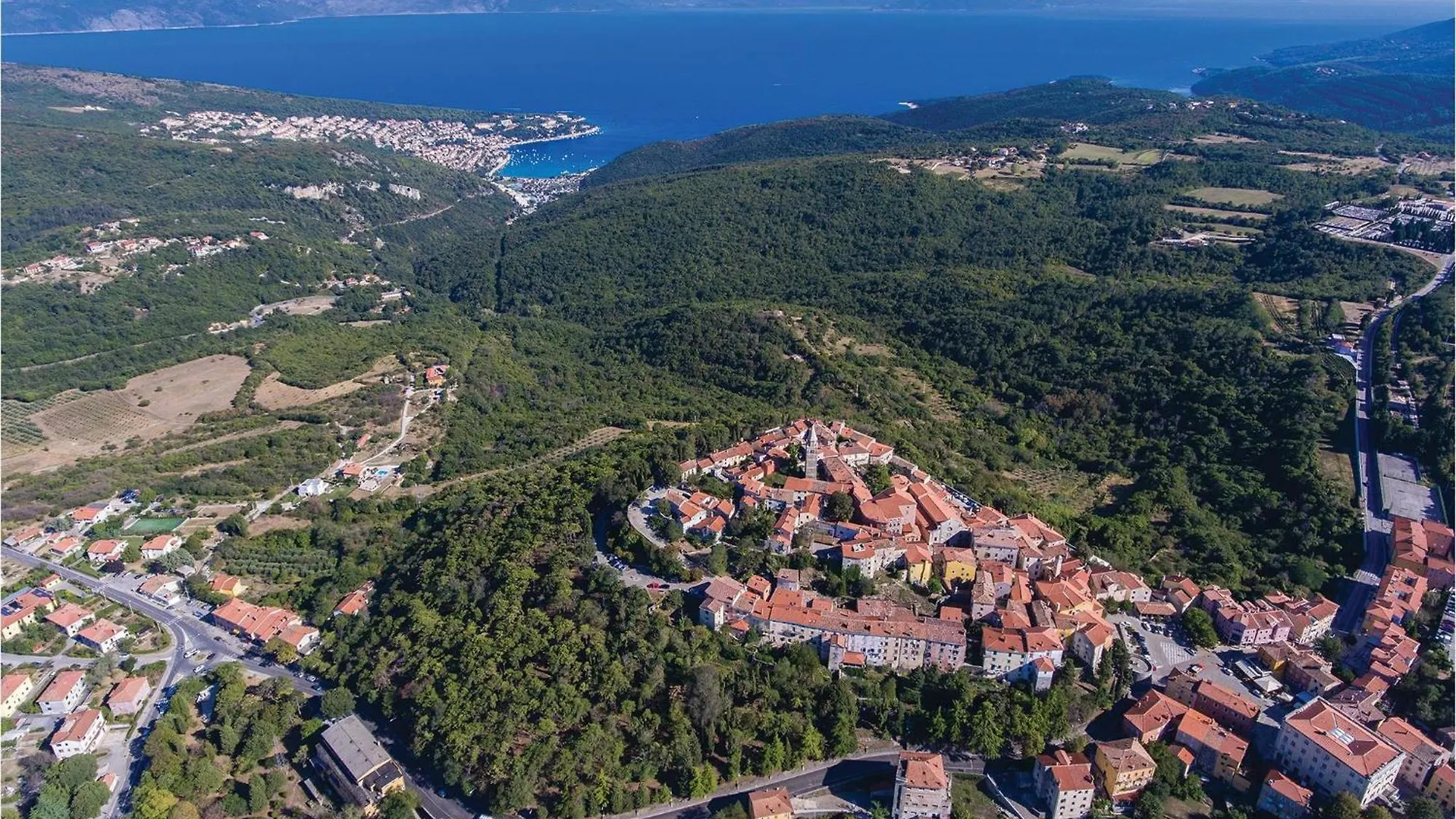 3 Bedroom Gorgeous Home In Labin Labin  Holiday home